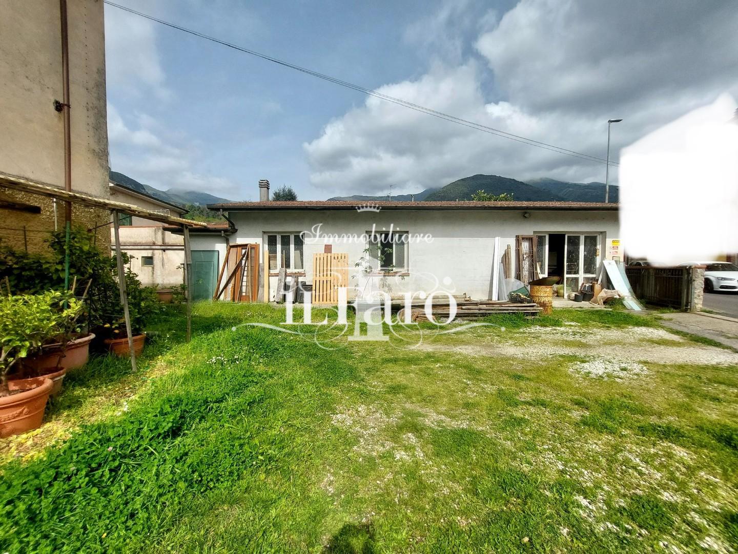 Soluzione Indipendente in vendita a Camaiore, 15 locali, prezzo € 280.000 | PortaleAgenzieImmobiliari.it
