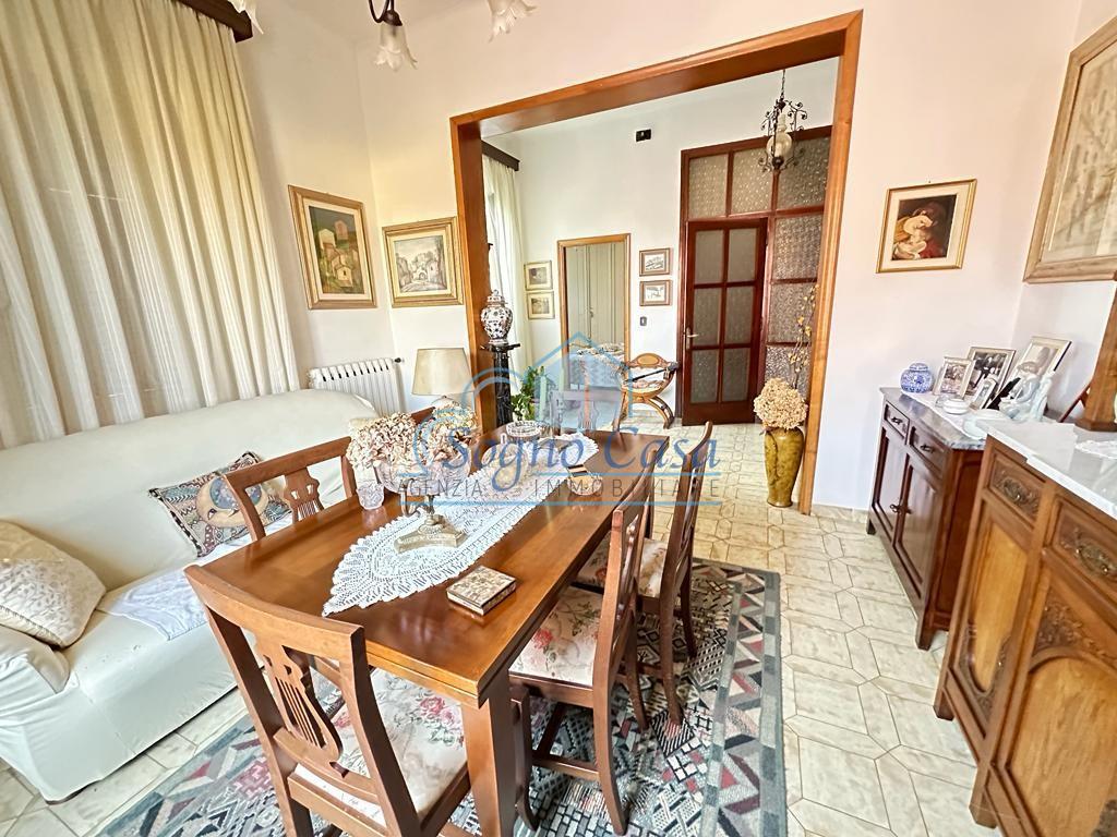 Villa in vendita a Ameglia, 11 locali, prezzo € 580.000 | PortaleAgenzieImmobiliari.it