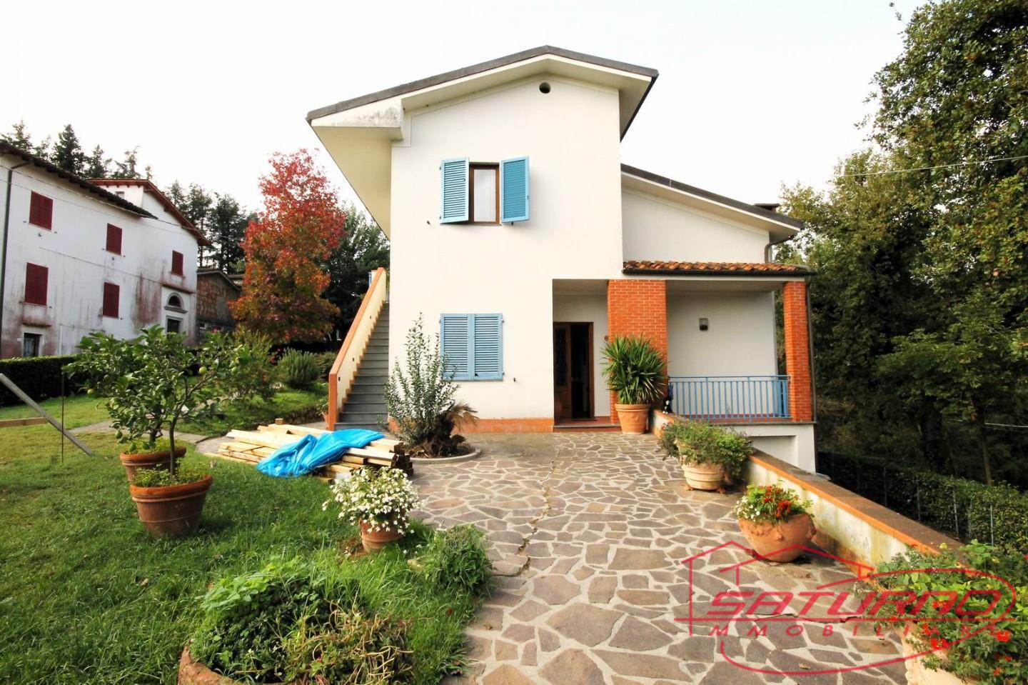 Appartamento in vendita a Lucca, 6 locali, prezzo € 240.000 | PortaleAgenzieImmobiliari.it