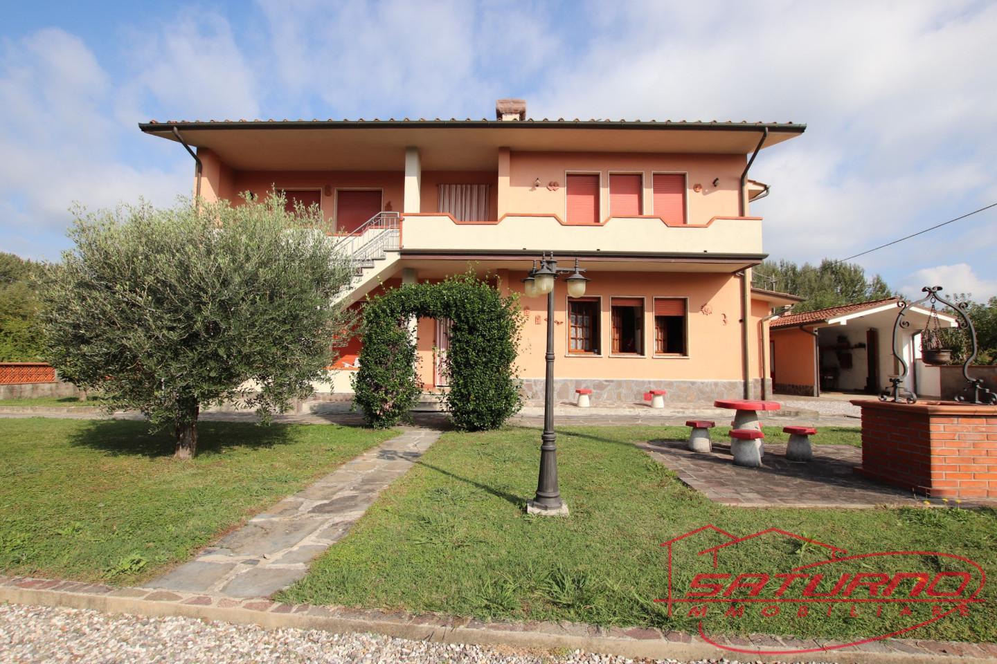 Appartamento in vendita a Lucca, 5 locali, prezzo € 220.000 | PortaleAgenzieImmobiliari.it