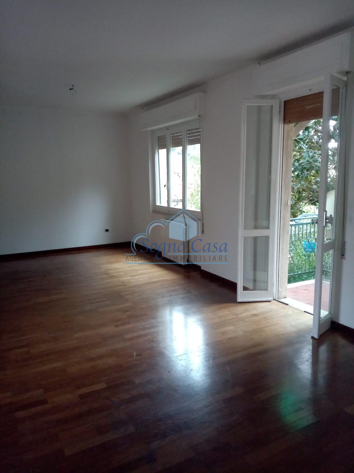 Appartamento in vendita a Castelnuovo Magra, 4 locali, prezzo € 160.000 | PortaleAgenzieImmobiliari.it