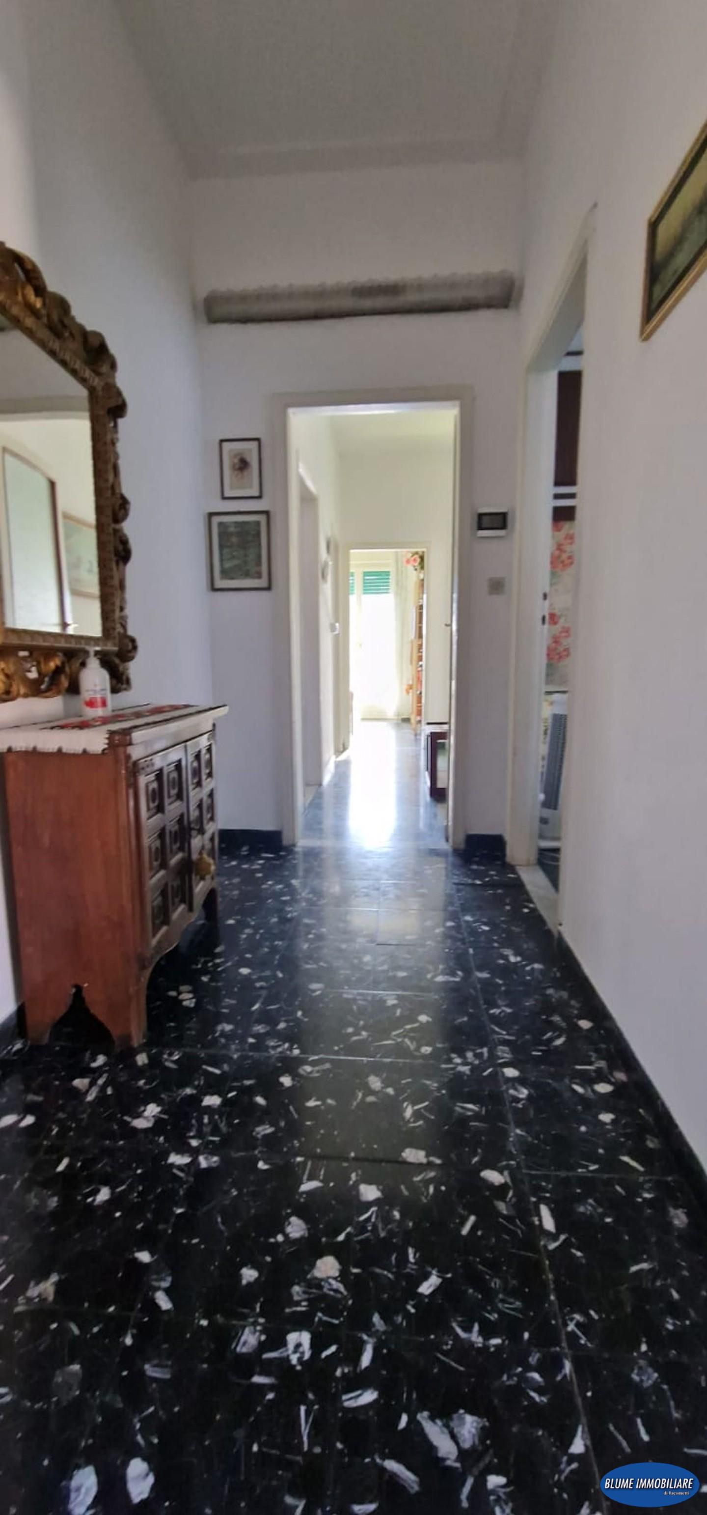 Appartamento in vendita a Camaiore, 5 locali, prezzo € 370.000 | PortaleAgenzieImmobiliari.it