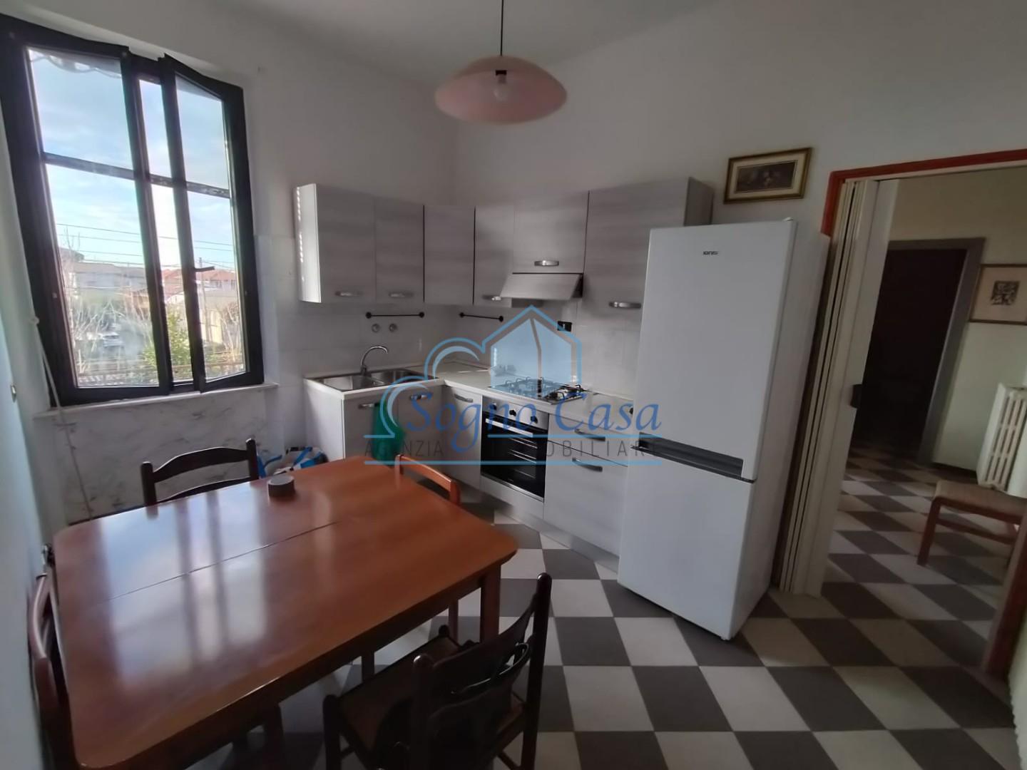 Appartamento in vendita a Ortonovo, 3 locali, prezzo € 120.000 | PortaleAgenzieImmobiliari.it