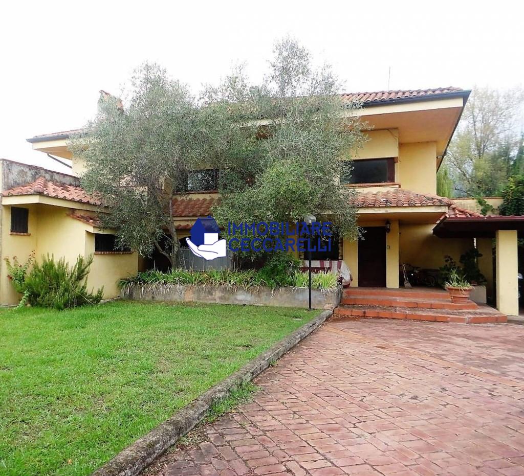 Appartamento in vendita a Montignoso, 6 locali, prezzo € 315.000 | PortaleAgenzieImmobiliari.it