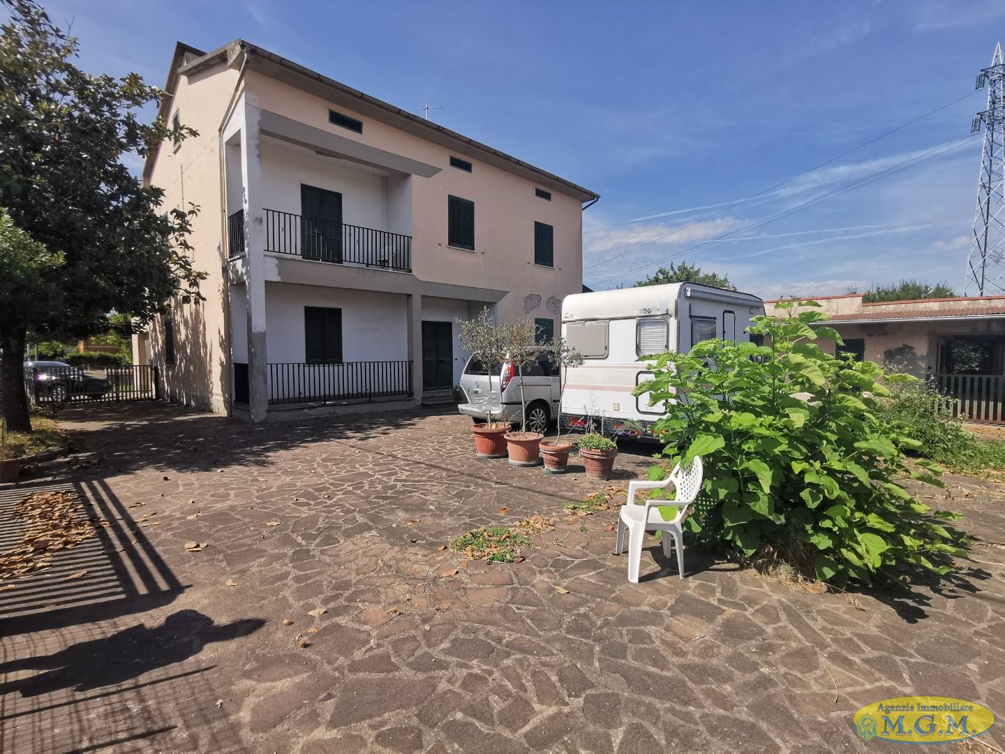 Soluzione Indipendente in vendita a Santa Croce sull'Arno, 10 locali, prezzo € 200.000 | PortaleAgenzieImmobiliari.it