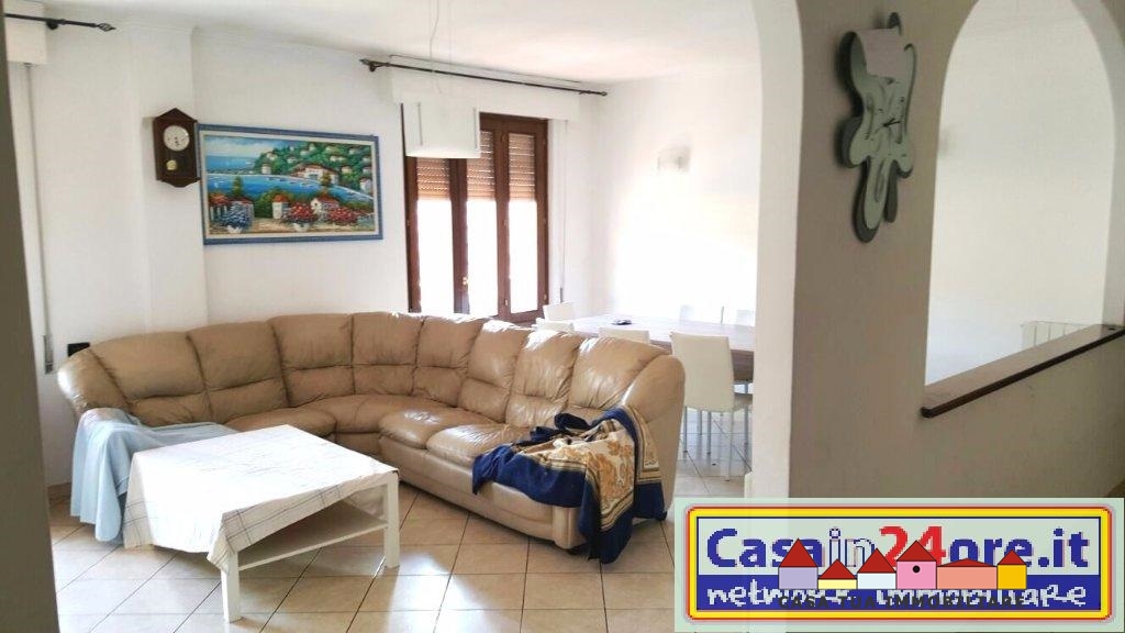 Appartamento in vendita a Carrara, 5 locali, prezzo € 195.000 | PortaleAgenzieImmobiliari.it