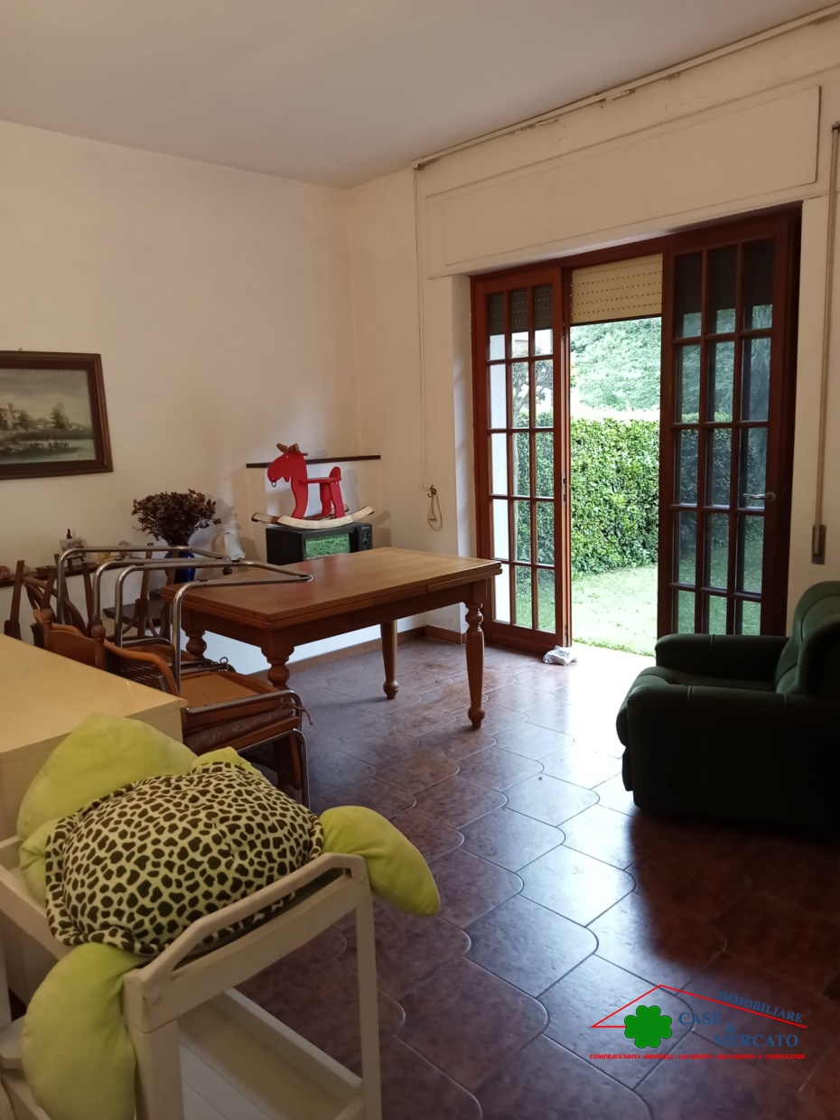 Appartamento in vendita a Capannori, 6 locali, prezzo € 165.000 | PortaleAgenzieImmobiliari.it