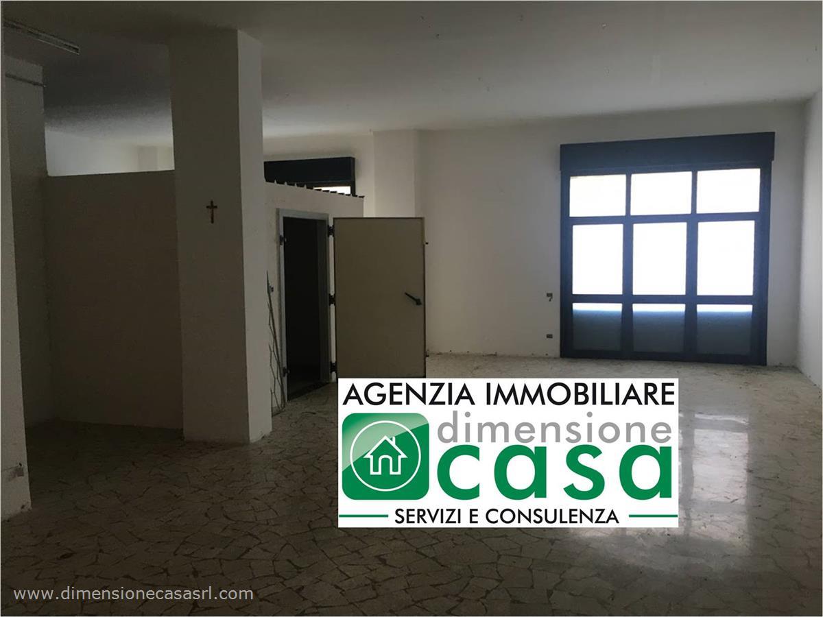 Negozio / Locale in affitto a Caltanissetta, 2 locali, prezzo € 680 | PortaleAgenzieImmobiliari.it