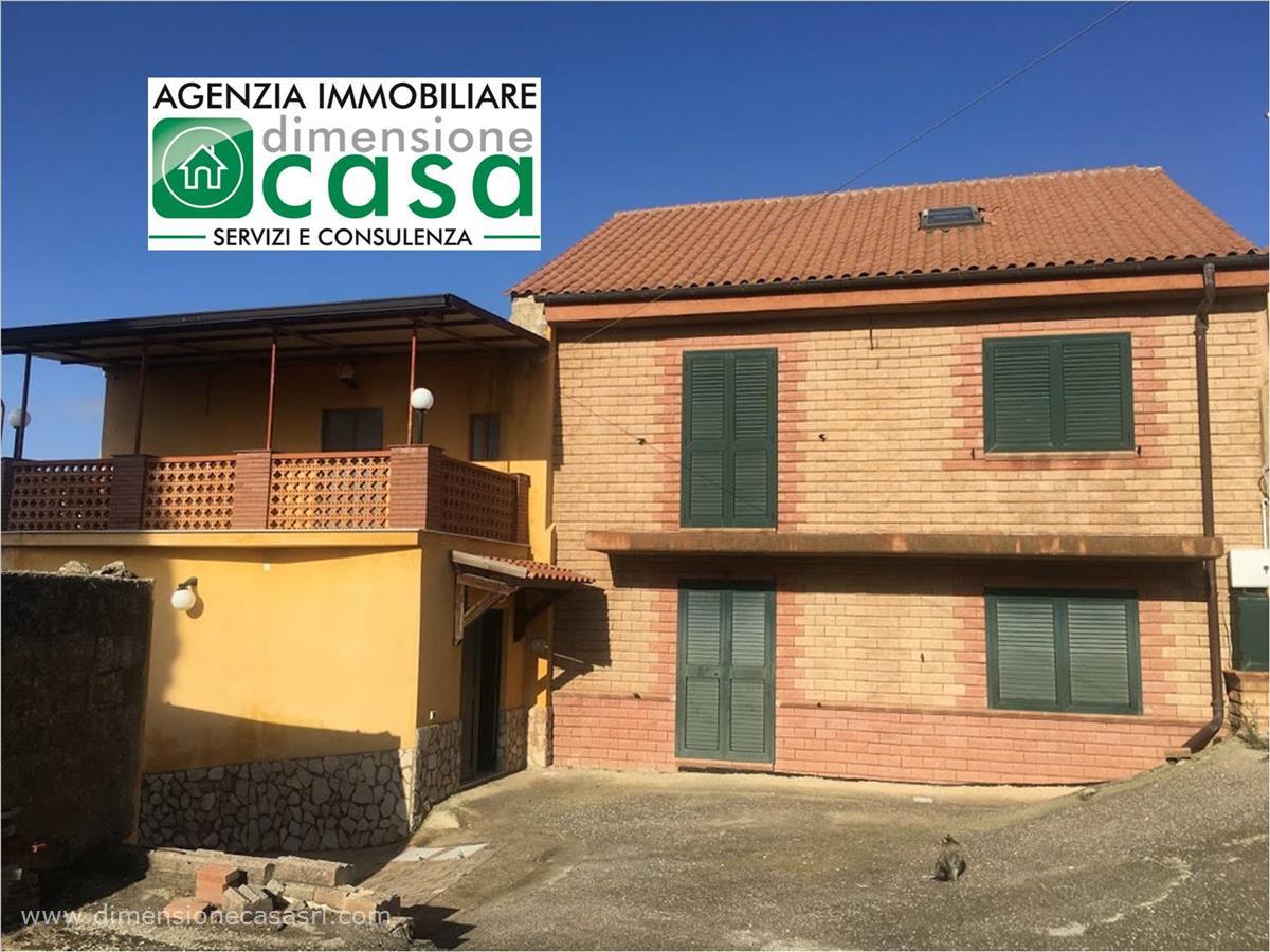 Villa in vendita a Caltanissetta, 4 locali, prezzo € 115.000 | CambioCasa.it