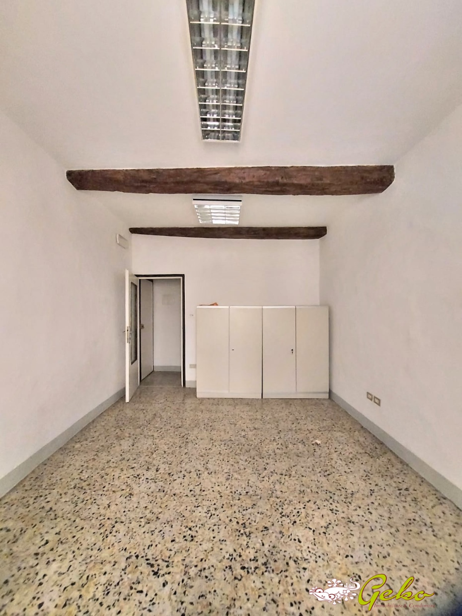 Ufficio / Studio in affitto a San Gimignano, 2 locali, prezzo € 600 | PortaleAgenzieImmobiliari.it