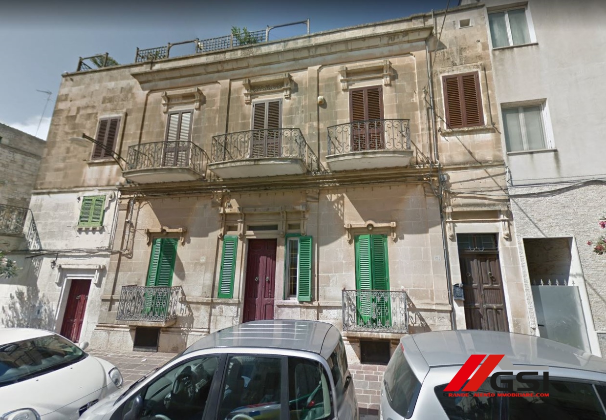 Palazzo / Stabile in vendita a Ostuni, 6 locali, Trattative riservate | CambioCasa.it
