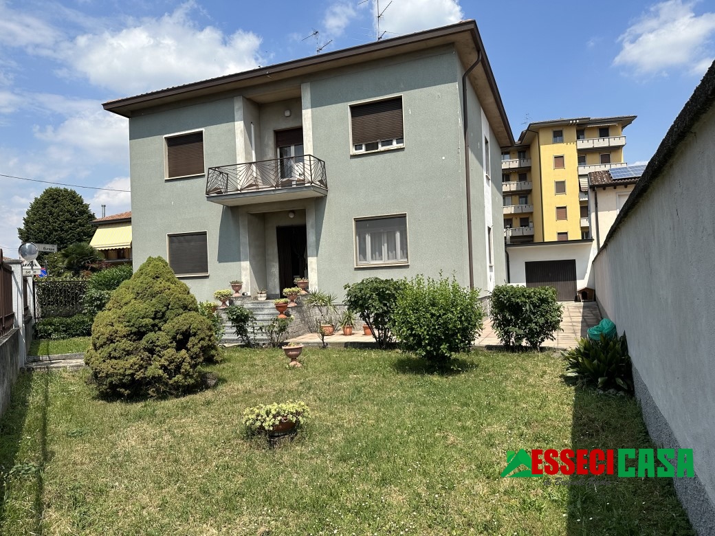 Villa in vendita a Arzago d'Adda, 7 locali, prezzo € 265.000 | PortaleAgenzieImmobiliari.it