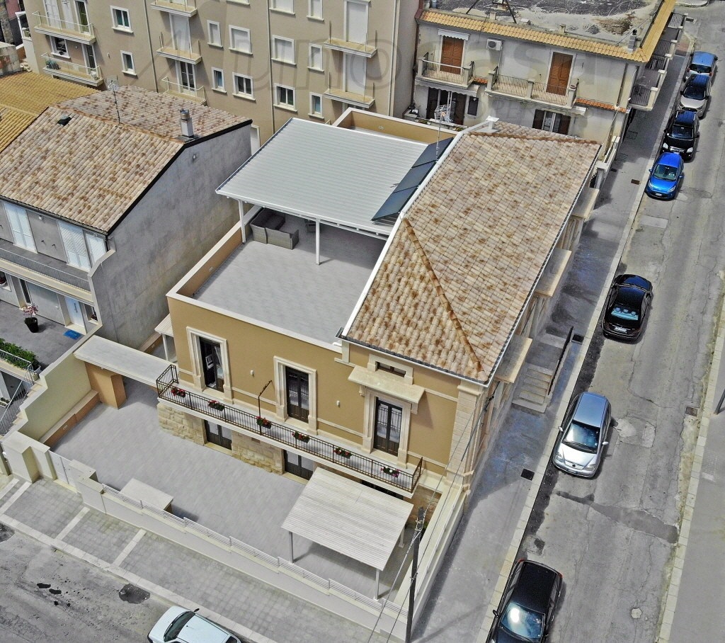 Palazzo / Stabile in vendita a Ispica, 16 locali, prezzo € 1.200.000 | CambioCasa.it