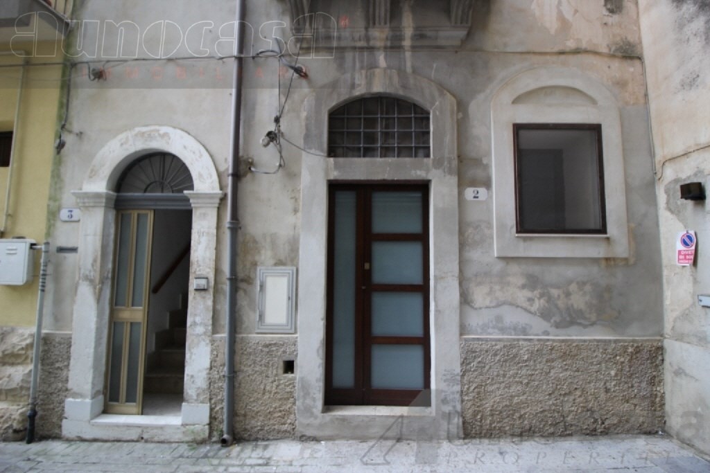 Appartamento in vendita a Ragusa, 9 locali, prezzo € 60.000 | PortaleAgenzieImmobiliari.it