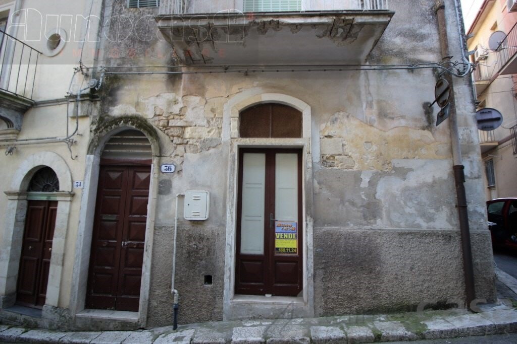 Appartamento in vendita a Ragusa, 8 locali, prezzo € 40.000 | PortaleAgenzieImmobiliari.it