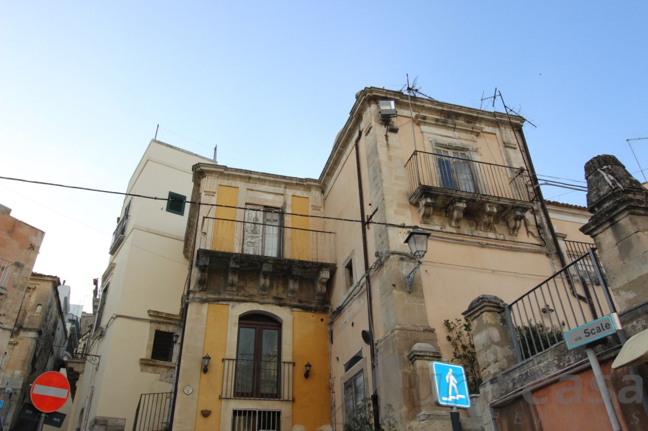Appartamento in vendita a Ragusa, 9 locali, prezzo € 220.000 | PortaleAgenzieImmobiliari.it