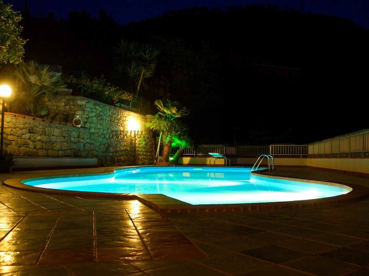 Villa in vendita a Vallecrosia, 9 locali, prezzo € 610.000 | PortaleAgenzieImmobiliari.it