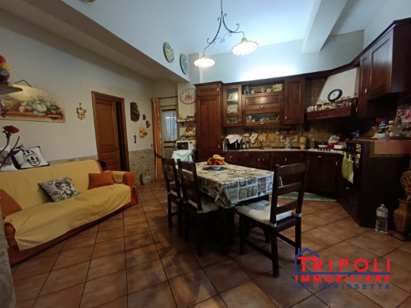 Villa in vendita a Caltanissetta, 7 locali, Trattative riservate | PortaleAgenzieImmobiliari.it