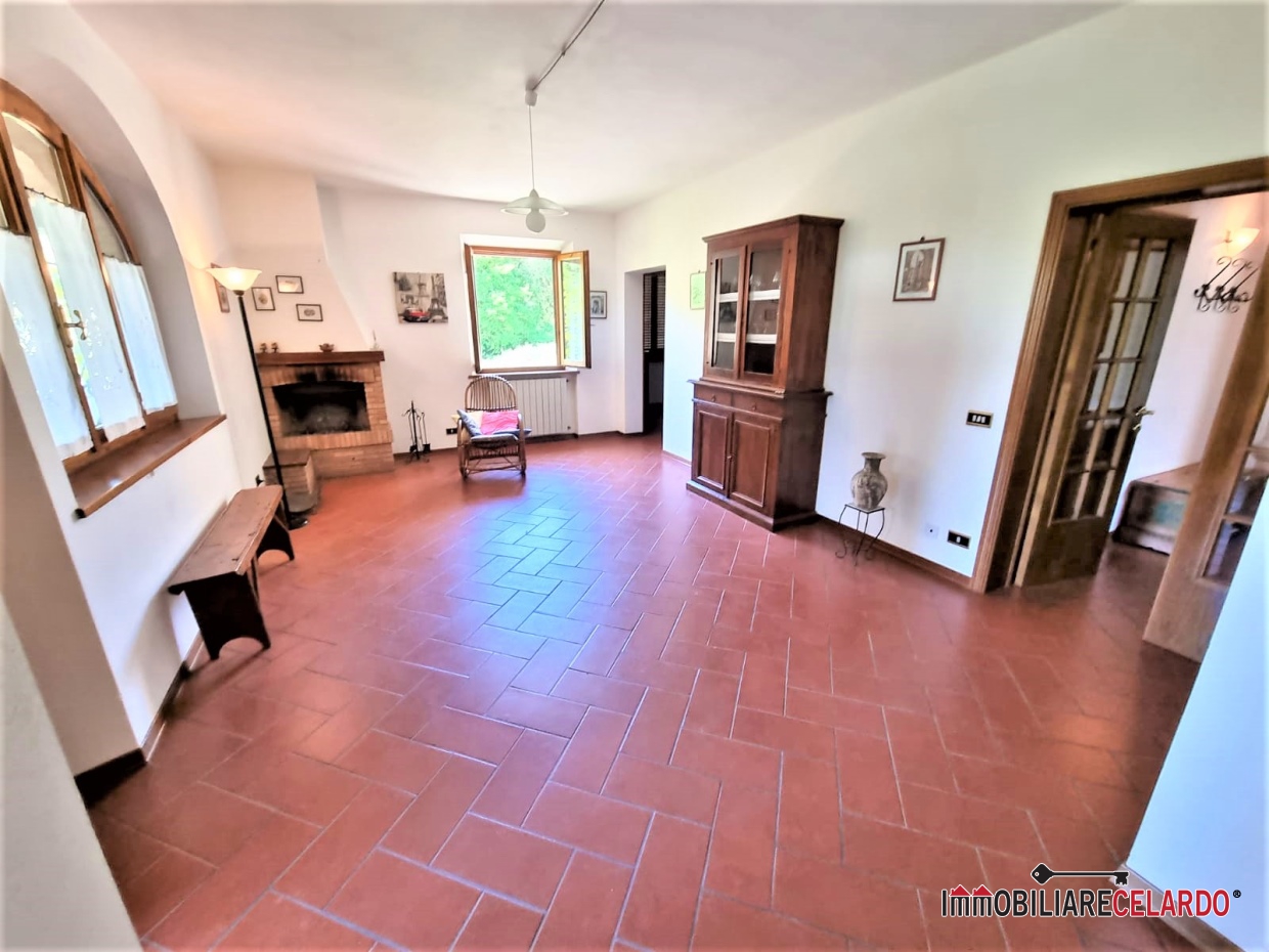 Villa in vendita a Casole d'Elsa, 9 locali, prezzo € 480.000 | PortaleAgenzieImmobiliari.it