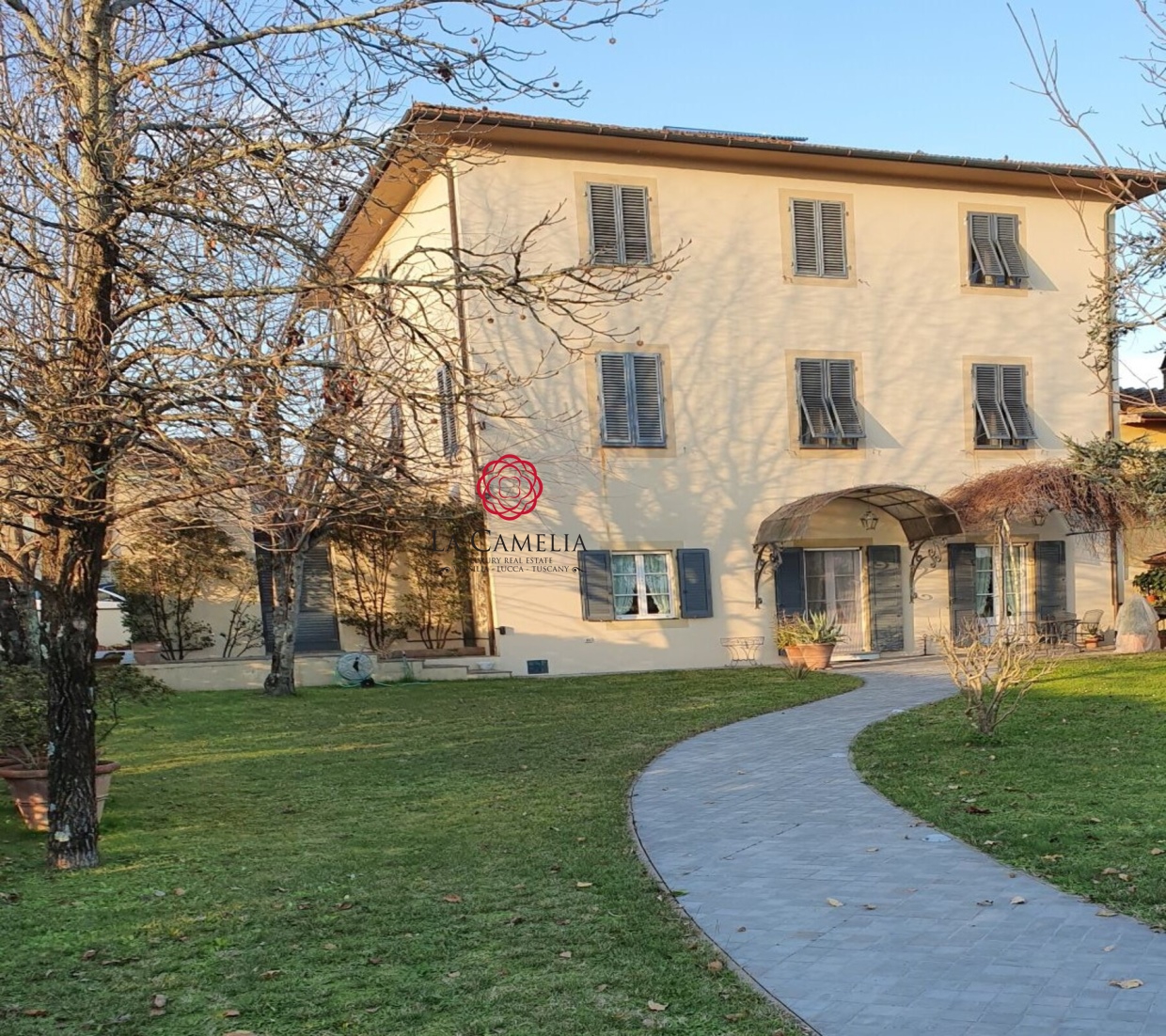 Villa in vendita a Lucca, 10 locali, prezzo € 590.000 | PortaleAgenzieImmobiliari.it