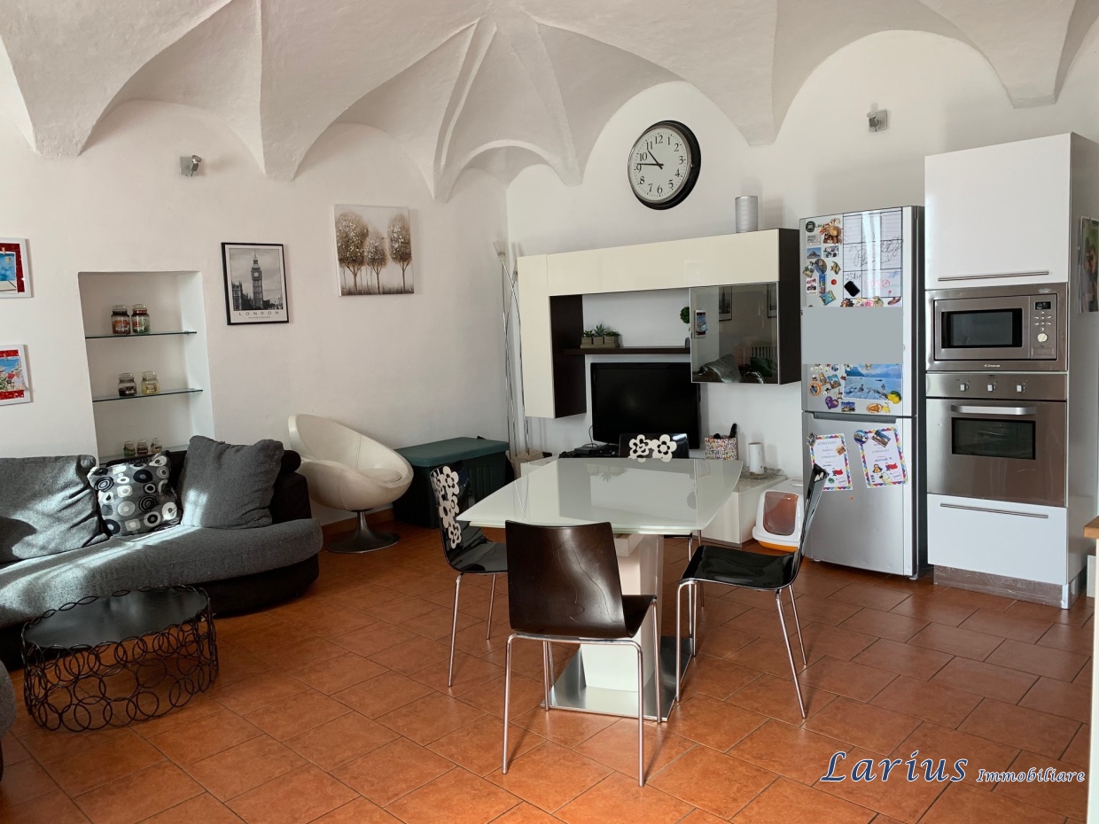 Appartamento in vendita a Erba, 3 locali, prezzo € 95.000 | CambioCasa.it