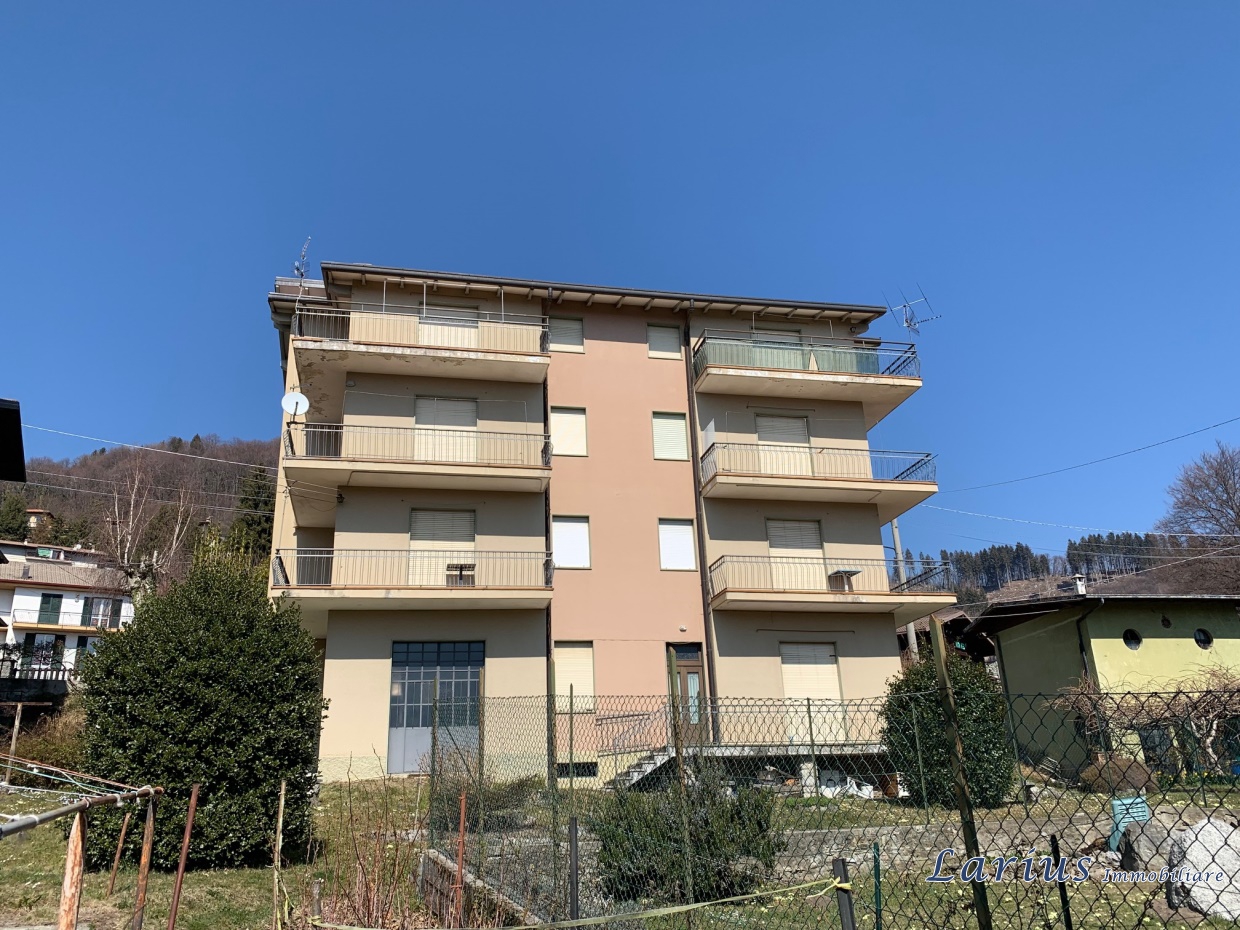 Palazzo / Stabile in vendita a Sormano, 21 locali, prezzo € 290.000 | PortaleAgenzieImmobiliari.it