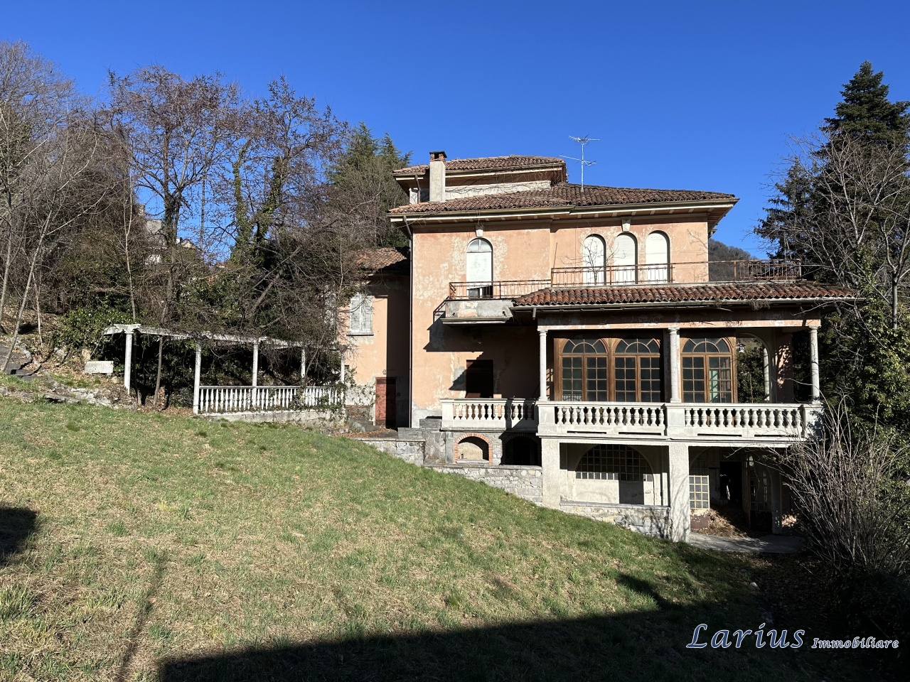 Villa in vendita a Asso, 7 locali, prezzo € 590.000 | PortaleAgenzieImmobiliari.it