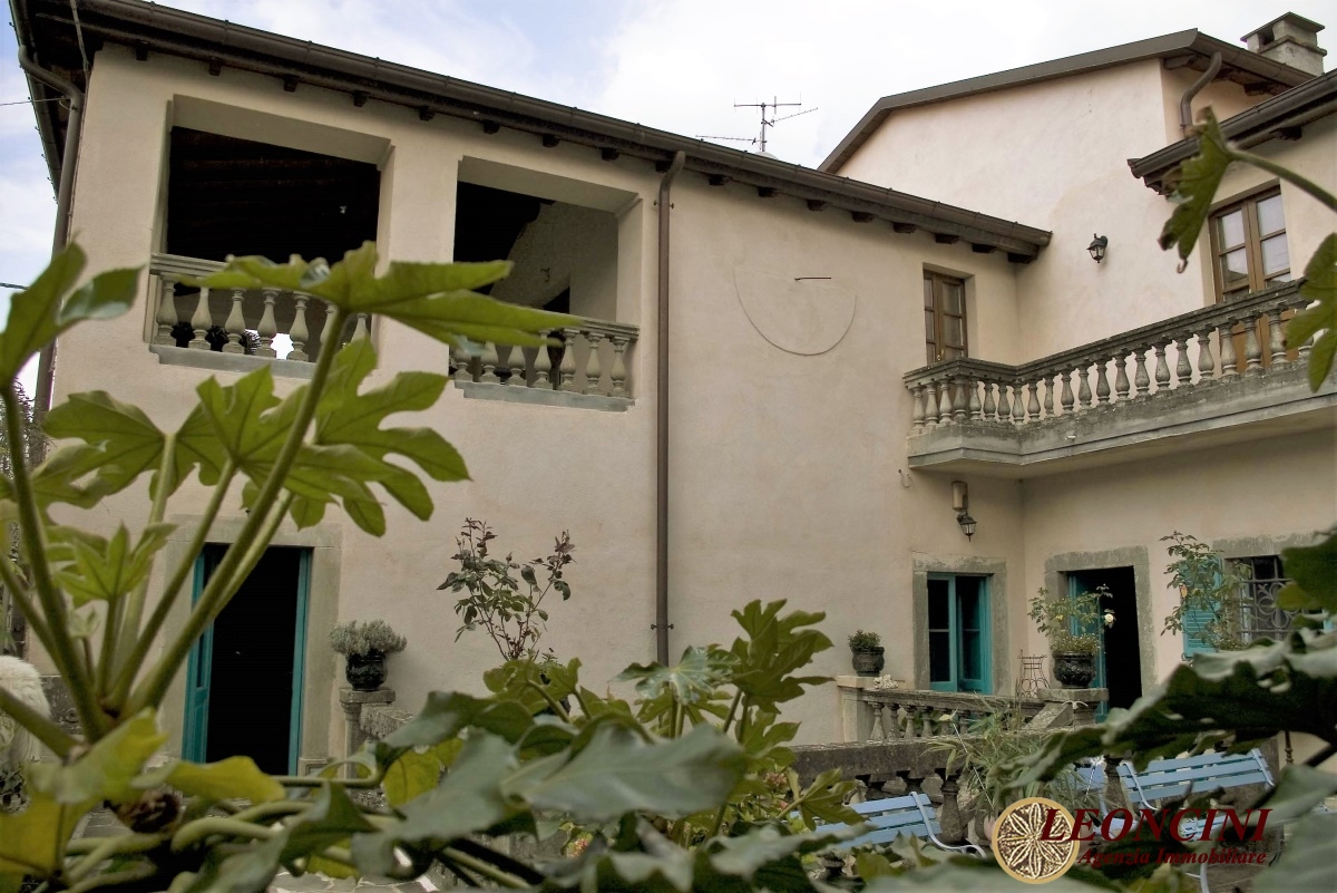 Palazzo / Stabile in vendita a Filattiera, 20 locali, Trattative riservate | PortaleAgenzieImmobiliari.it