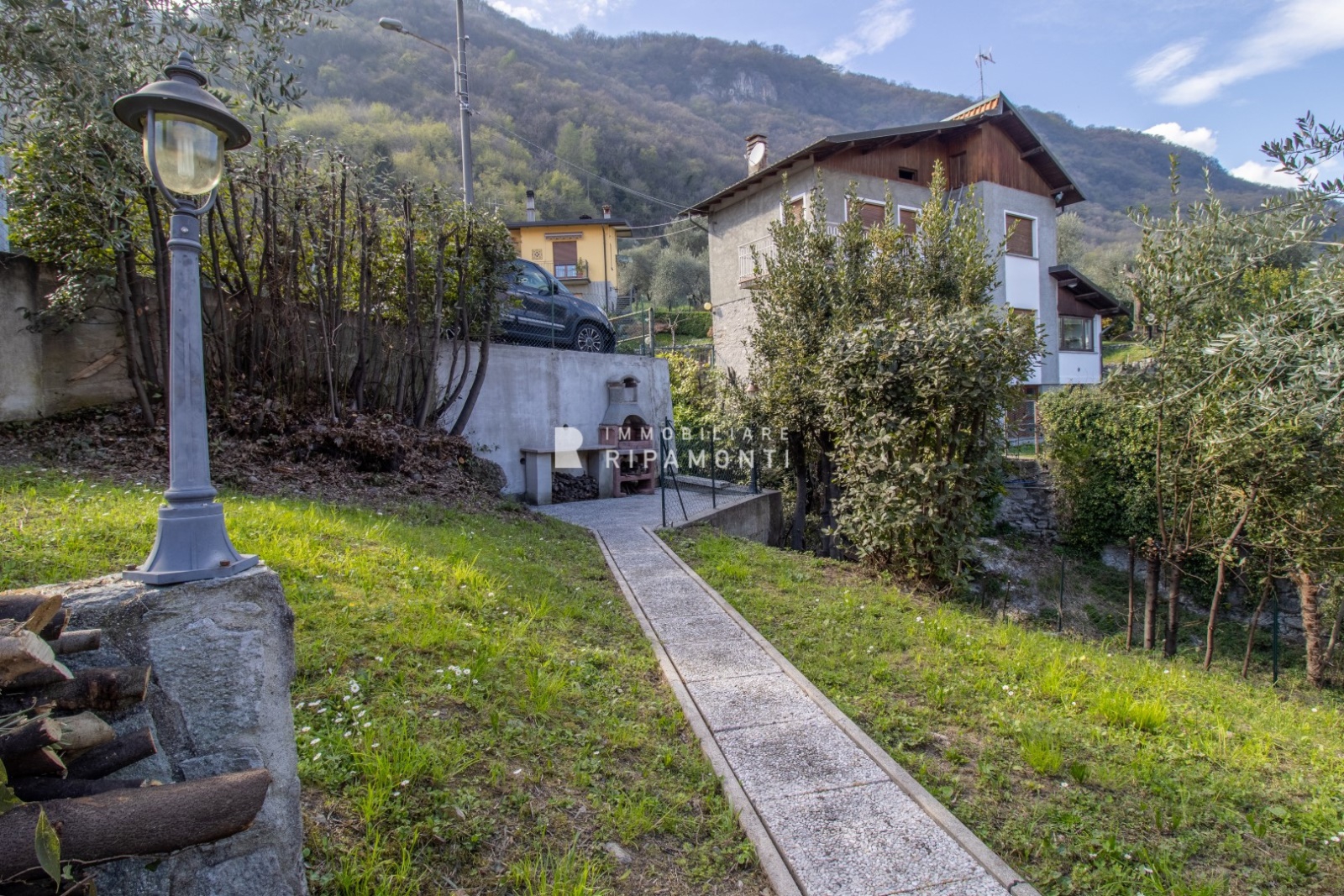 Villa in Vendita a Oliveto Lario