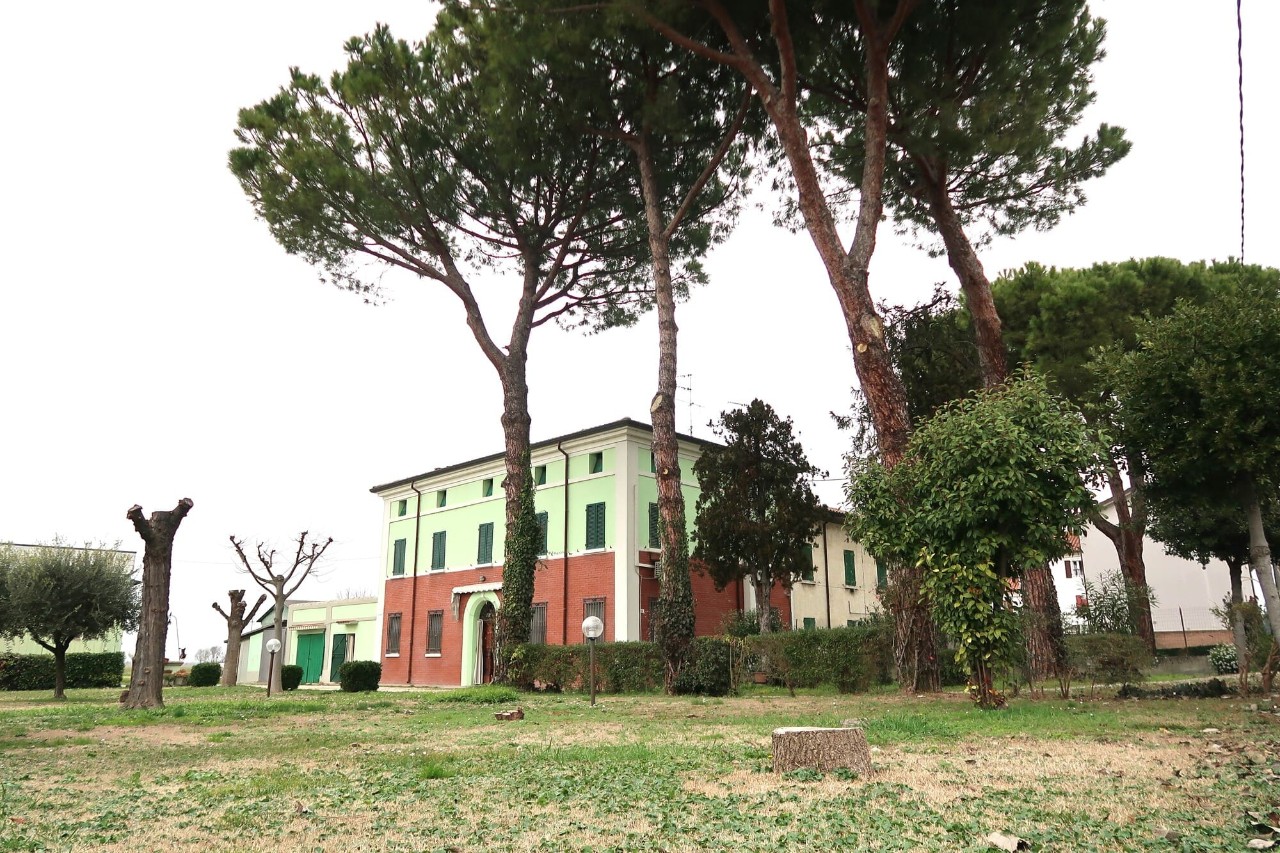 Villa Bifamiliare in Vendita a Ravenna