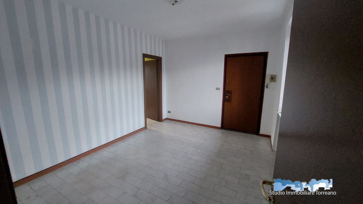 Appartamento in affitto a Ivrea, 4 locali, prezzo € 400 | CambioCasa.it