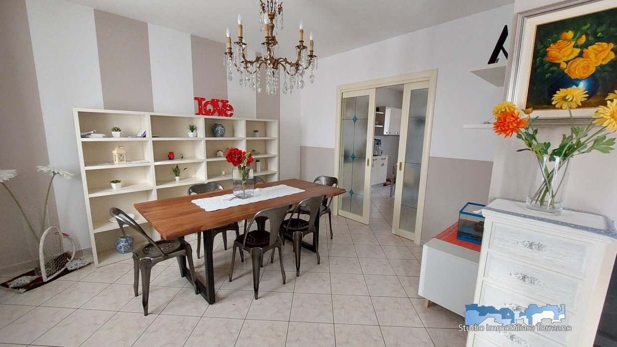 Appartamento in vendita a Borgofranco d'Ivrea, 5 locali, prezzo € 100.000 | CambioCasa.it
