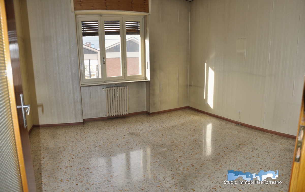 Appartamento in vendita a Ivrea, 4 locali, prezzo € 59.000 | PortaleAgenzieImmobiliari.it