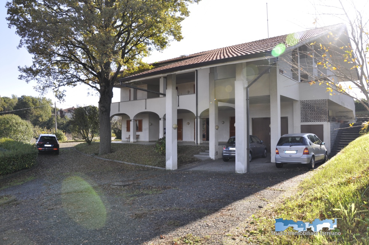 Villa in vendita a Samone, 11 locali, Trattative riservate | CambioCasa.it
