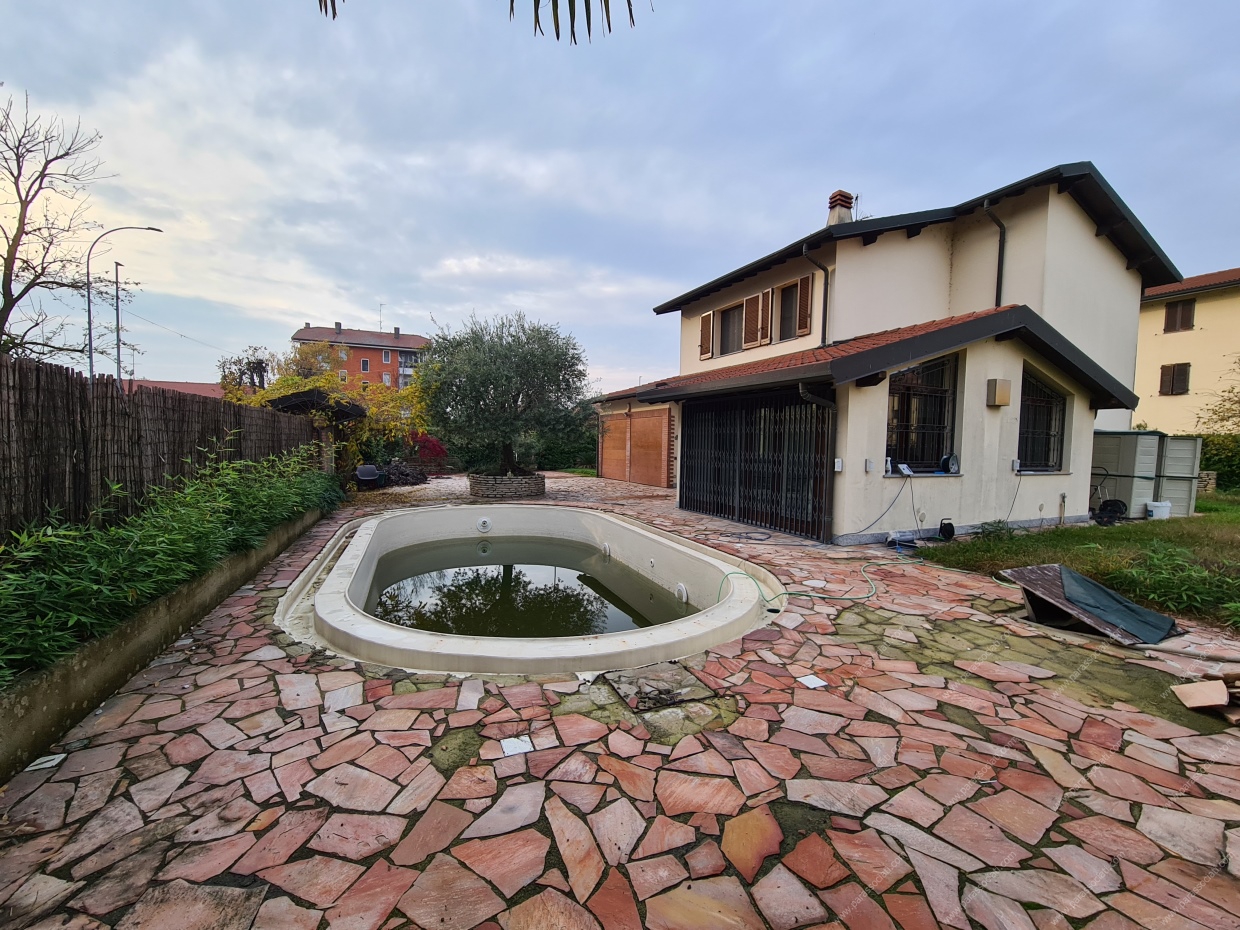 Villa in vendita a Vernate, 4 locali, prezzo € 415.000 | PortaleAgenzieImmobiliari.it