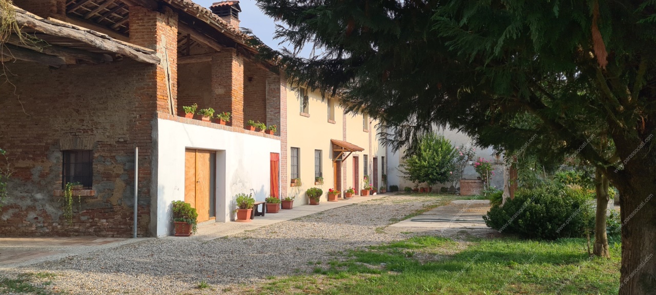 Rustico / Casale in vendita a Gambarana, 10 locali, prezzo € 99.000 | PortaleAgenzieImmobiliari.it