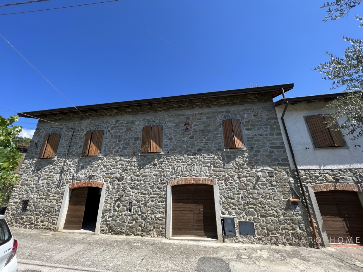 Rustico / Casale in vendita a Filattiera, 9 locali, prezzo € 195.000 | PortaleAgenzieImmobiliari.it