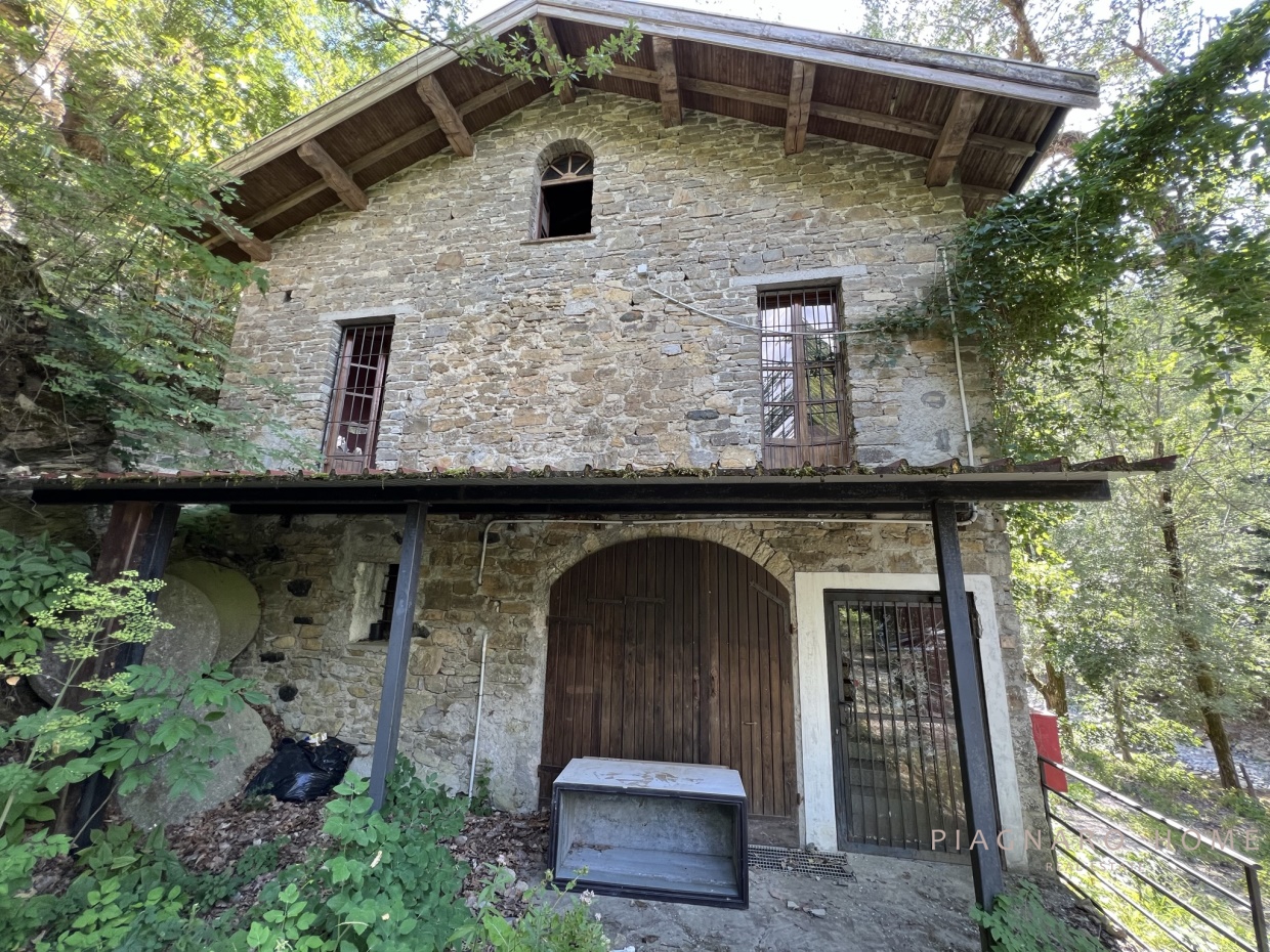 Rustico / Casale in vendita a Berceto, 15 locali, prezzo € 240.000 | PortaleAgenzieImmobiliari.it