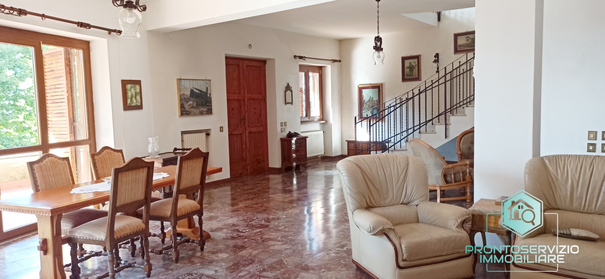 Villa in vendita a Monte Porzio Catone, 11 locali, prezzo € 580.000 | CambioCasa.it