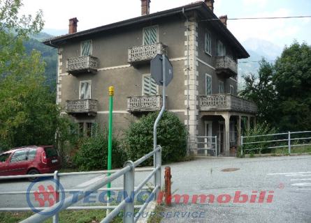 Appartamento in vendita a Nus, 5 locali, prezzo € 160.000 | PortaleAgenzieImmobiliari.it