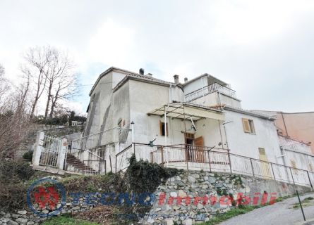 Appartamento in vendita a Vezzi Portio, 3 locali, prezzo € 100.000 | PortaleAgenzieImmobiliari.it