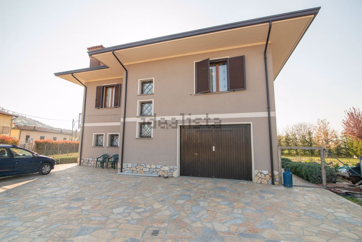 Villa in vendita a Stradella, 9 locali, prezzo € 390.000 | PortaleAgenzieImmobiliari.it