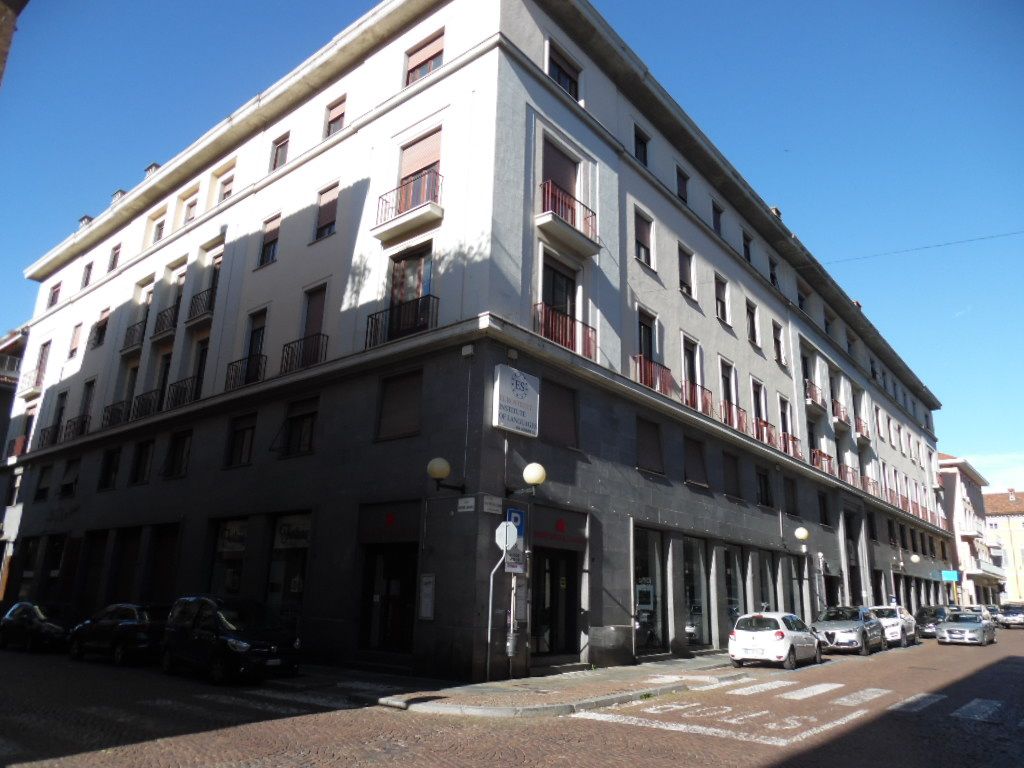 Appartamento in vendita a Biella, 7 locali, prezzo € 100.000 | PortaleAgenzieImmobiliari.it