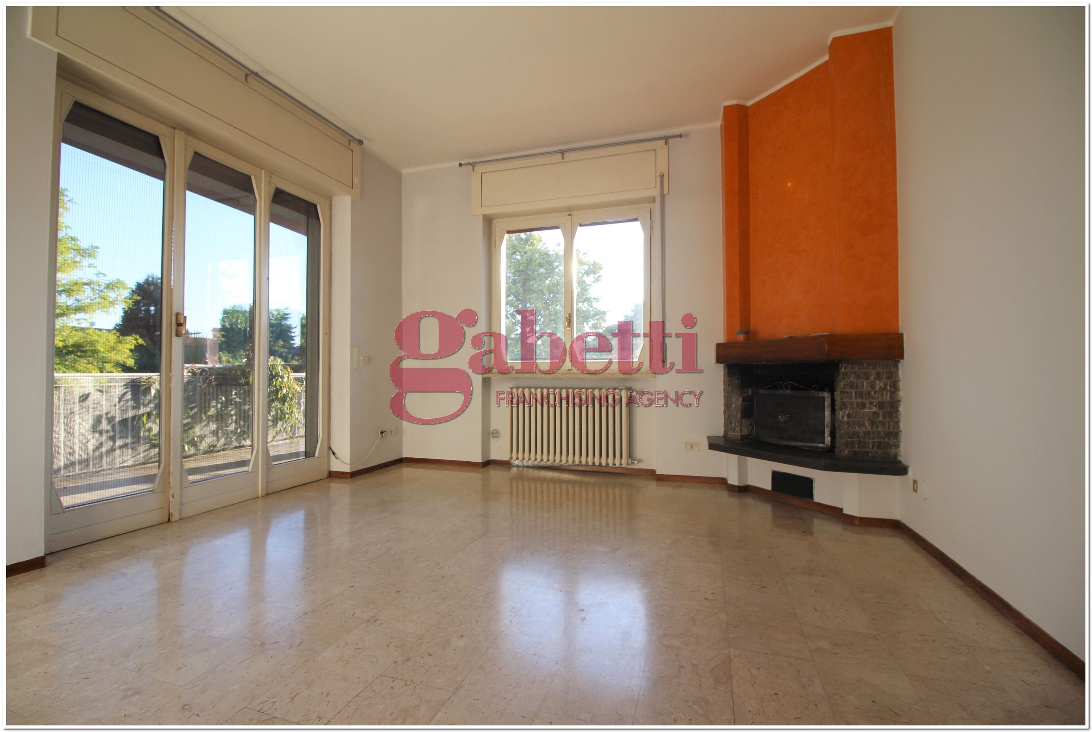 Appartamento in affitto a Arona, 5 locali, prezzo € 1.500 | CambioCasa.it