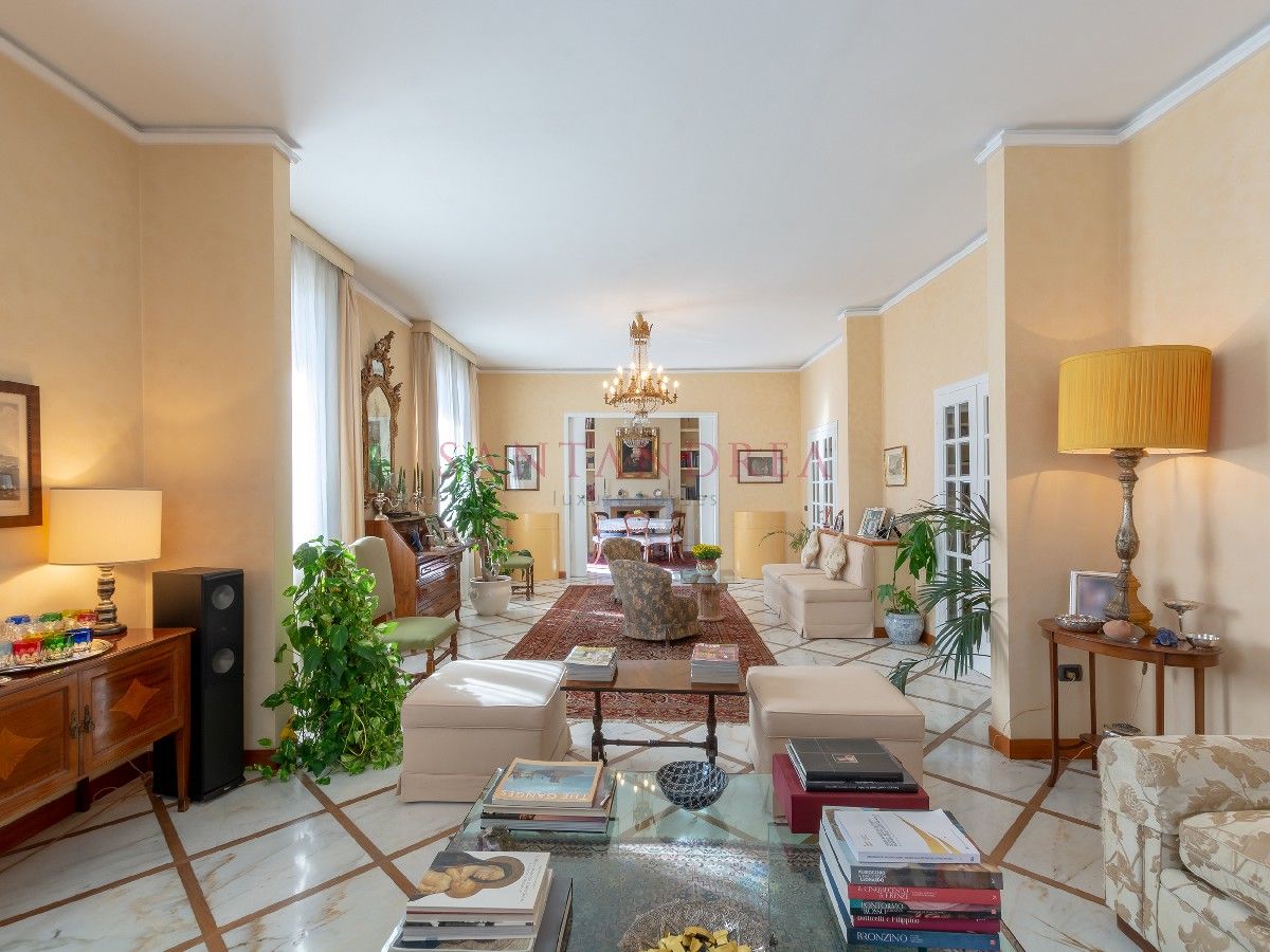 Appartamento in vendita a Firenze, 9 locali, prezzo € 1.150.000 | PortaleAgenzieImmobiliari.it