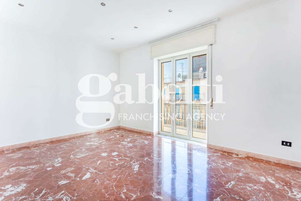 Appartamento in vendita a Mugnano di Napoli, 5 locali, prezzo € 260.000 | CambioCasa.it