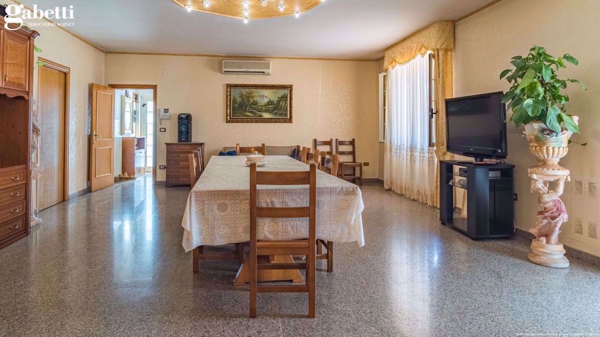Villa in vendita a Lanciano, 11 locali, prezzo € 314.000 | PortaleAgenzieImmobiliari.it