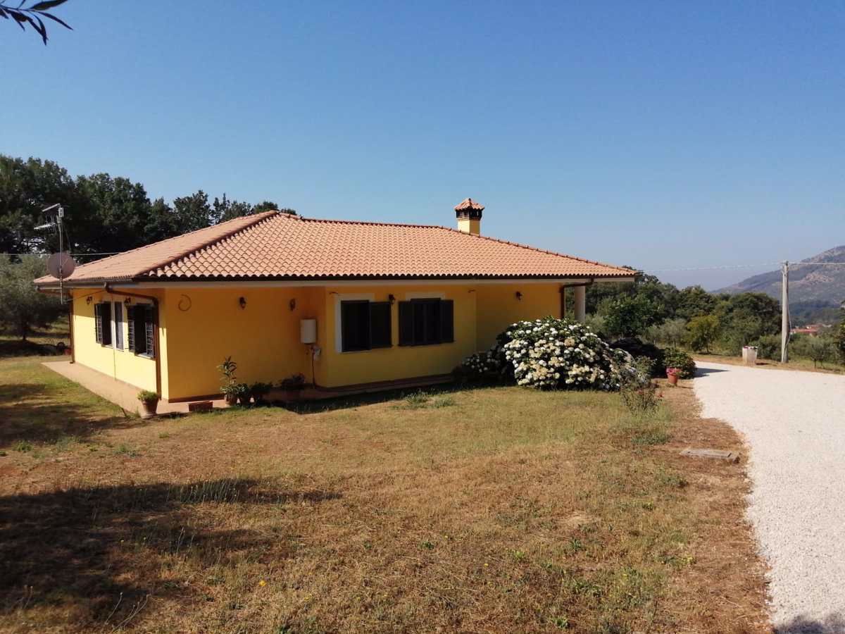 Villa in vendita a Sezze, 4 locali, prezzo € 370.000 | CambioCasa.it