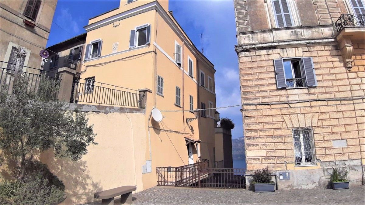 Appartamento in vendita a Castel Gandolfo, 3 locali, prezzo € 300.000 | CambioCasa.it