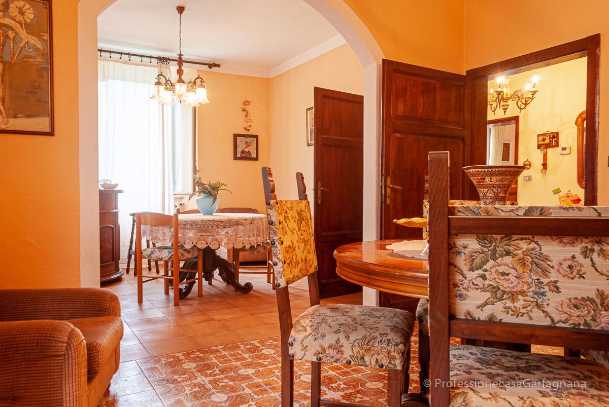 Villa in vendita a Barga, 6 locali, prezzo € 142.000 | CambioCasa.it